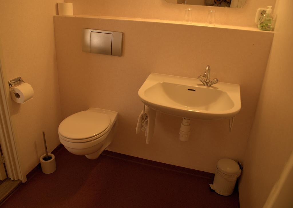Hotel "De Steenen Man" Zurich Bilik gambar
